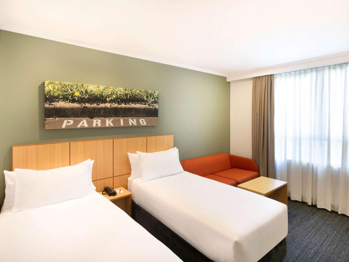 Mercure Sydney Macquarie Park Exterior photo